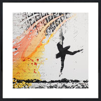 Balletdanser springer med armene i vejret. Alko ink effekt i gyldne farver på sh fotografi